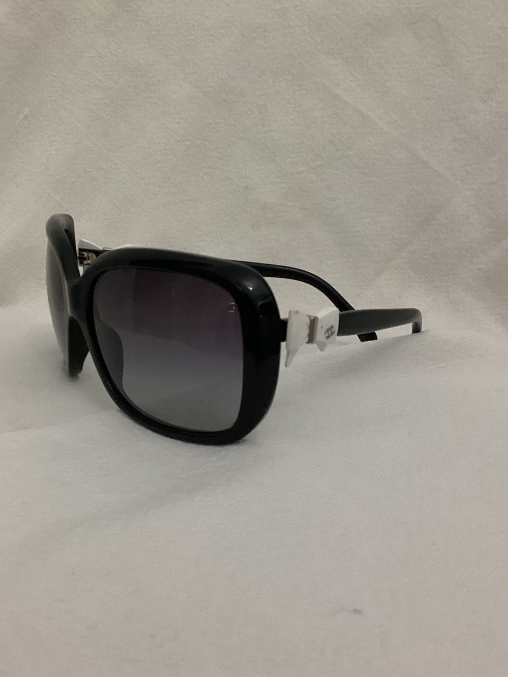 CHANEL Black Frame  white Ribbon Sunglasses with Gradient Lenses